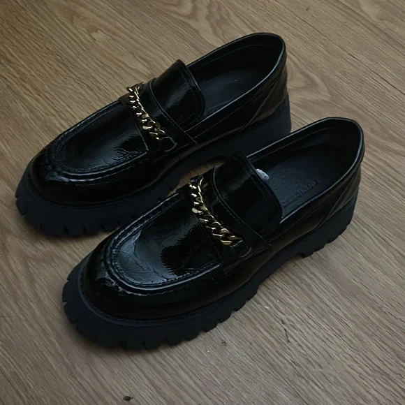 I both them on princess Polly I got a size 5 black I got the wrong size - Picture 4 of 4